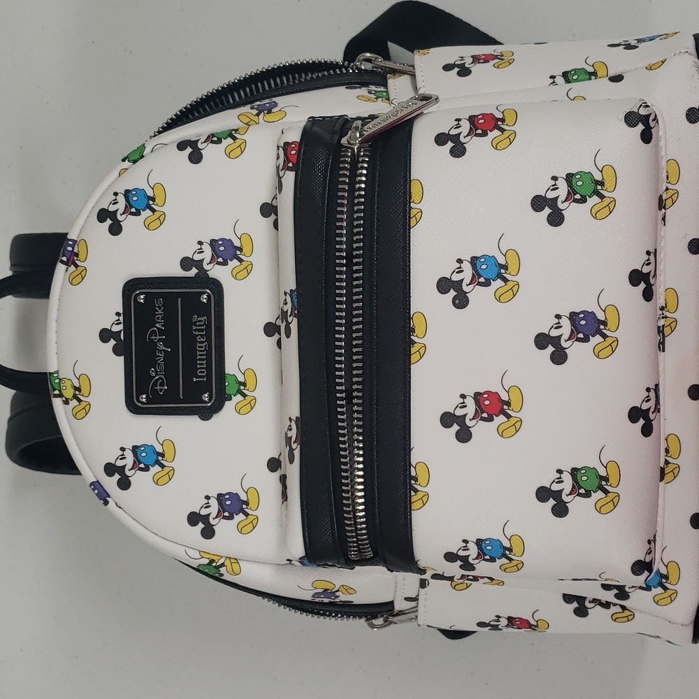 Disney loungefly bag like new.